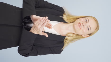 Vertical-video-of-Business-woman-clapping.